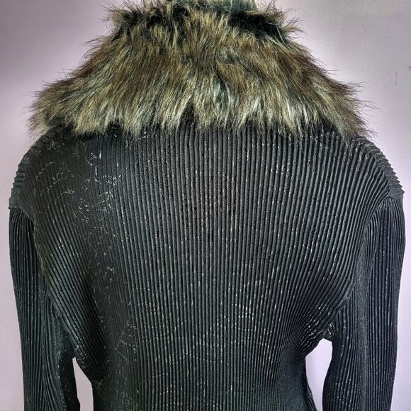 Talk of the Walk Pleated Waterfall Low Cut Faux Fur Balloon Sleeve Jacquard Coat - Picture 9 of 16